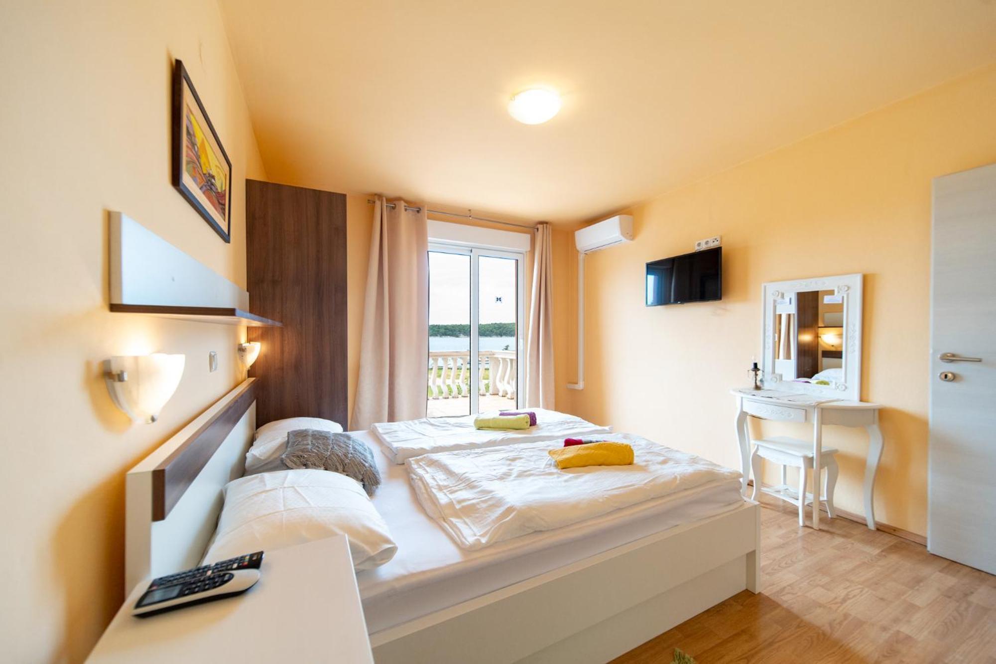 Guesthouse Mira راب الغرفة الصورة