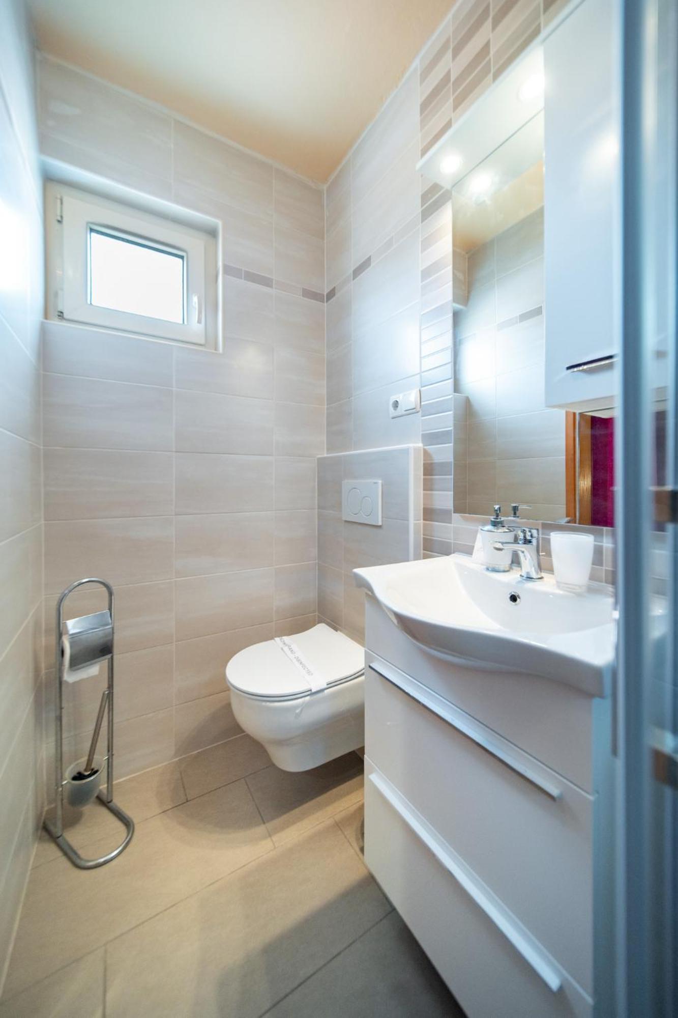 Guesthouse Mira راب الغرفة الصورة