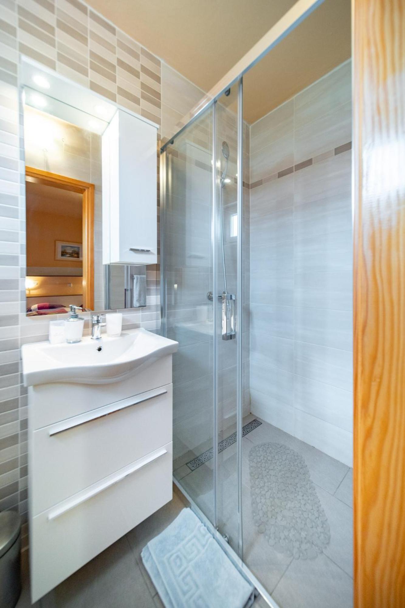 Guesthouse Mira راب الغرفة الصورة