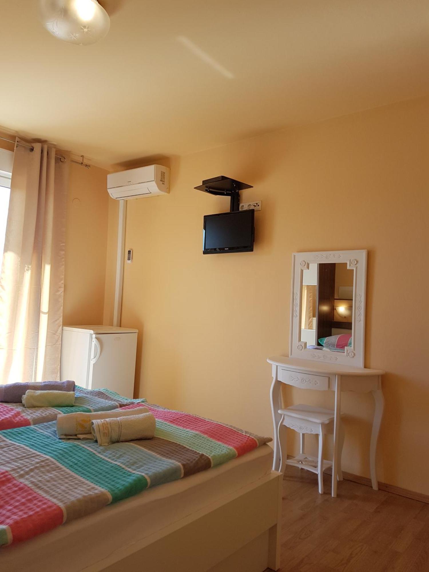 Guesthouse Mira راب الغرفة الصورة