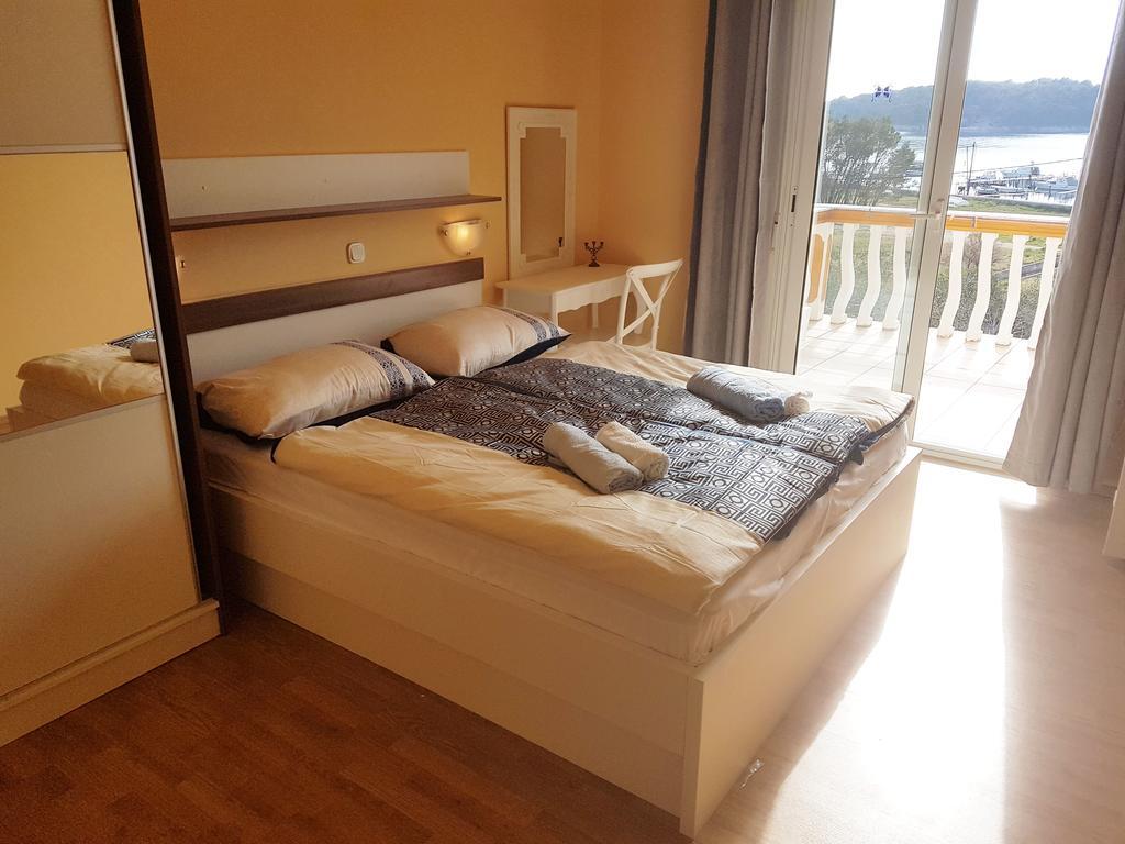 Guesthouse Mira راب المظهر الخارجي الصورة